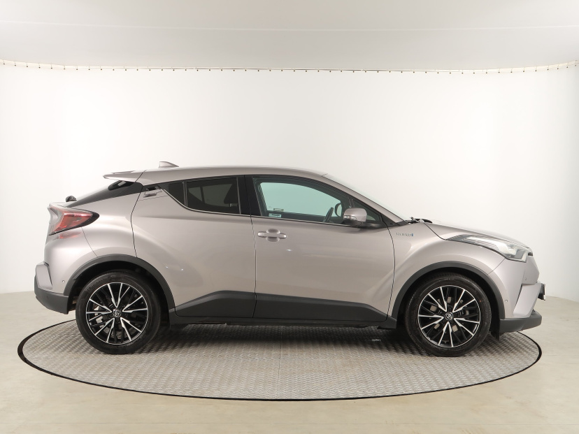 Toyota C-HR, 2017