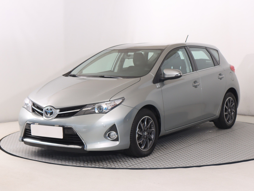 Toyota Auris, 2013