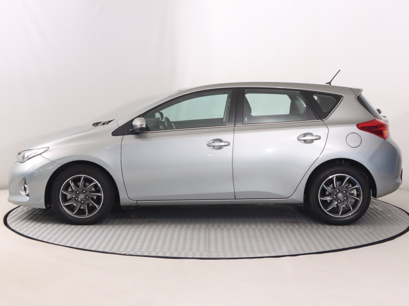 Toyota Auris, 2013