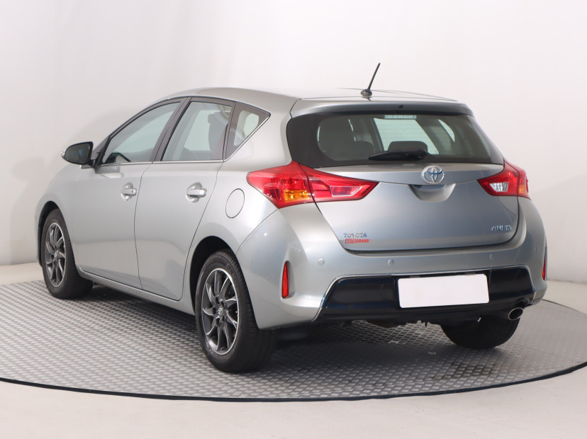 Toyota Auris, 2013