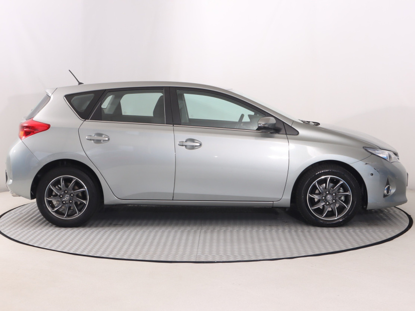 Toyota Auris, 2013