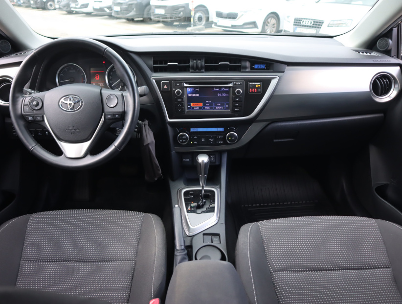 Toyota Auris, 2013