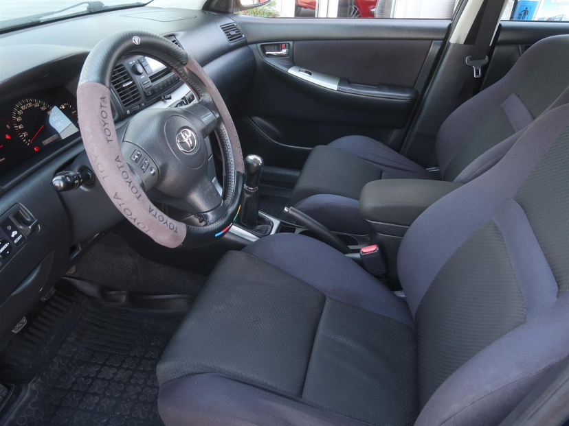 Toyota Corolla, 2004