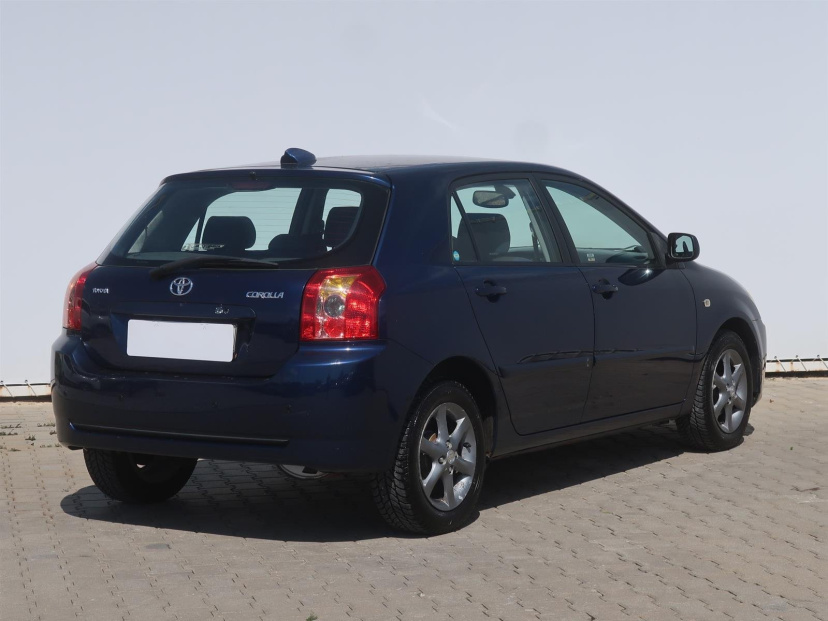 Toyota Corolla, 2004