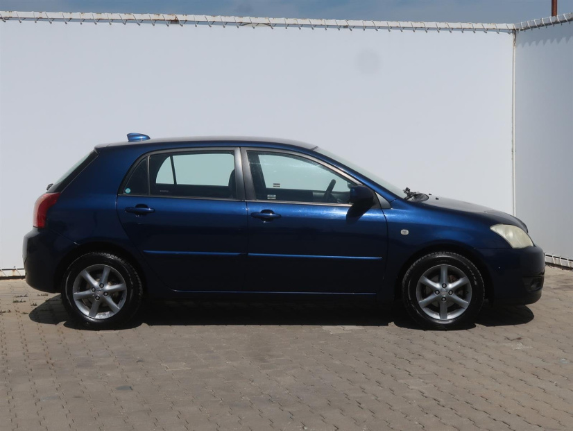 Toyota Corolla, 2004