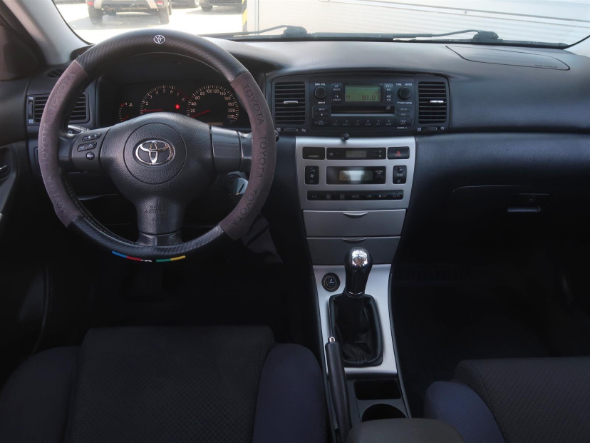 Toyota Corolla, 2004