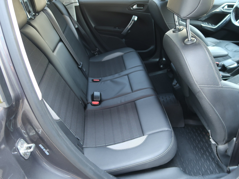 Peugeot 2008, 2015