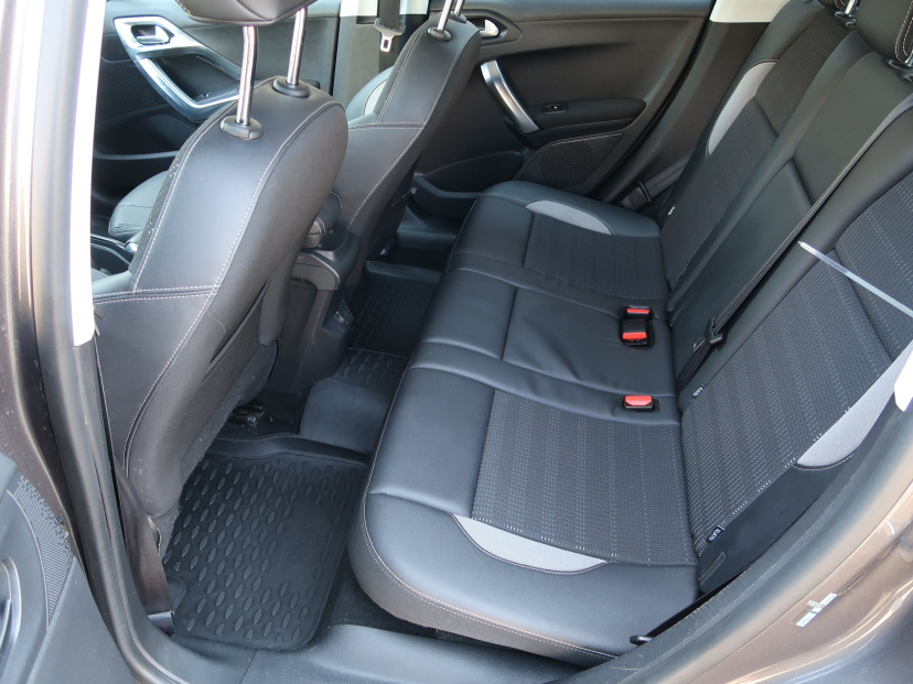 Peugeot 2008, 2015