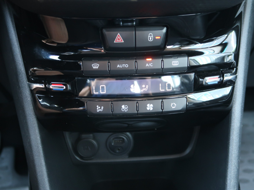 Peugeot 2008, 2015