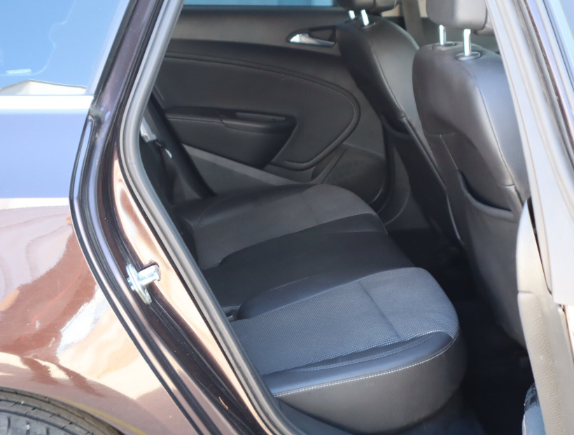 Opel Astra, 2013