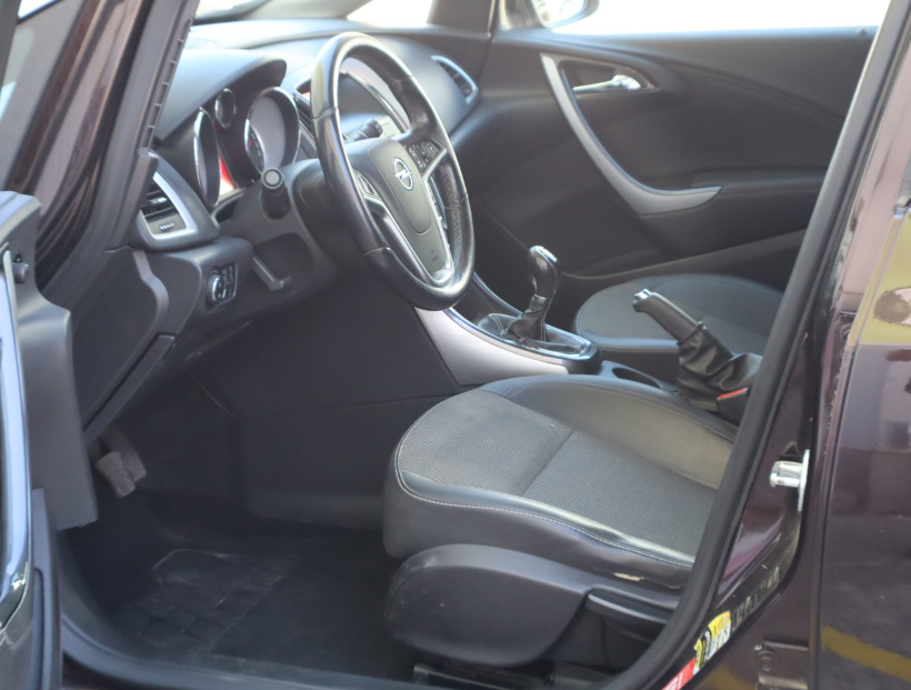 Opel Astra, 2013