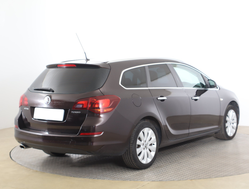 Opel Astra, 2013