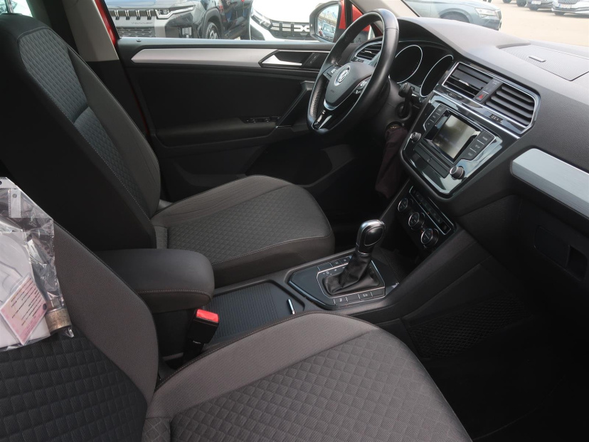 Volkswagen Tiguan, 2016