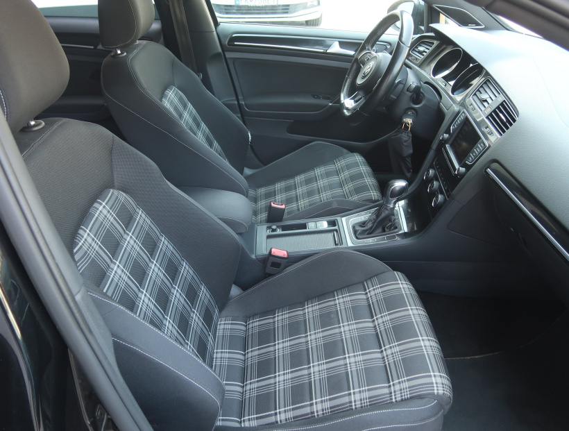 Volkswagen Golf, 2015