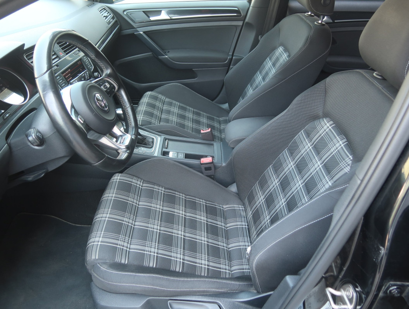 Volkswagen Golf, 2015