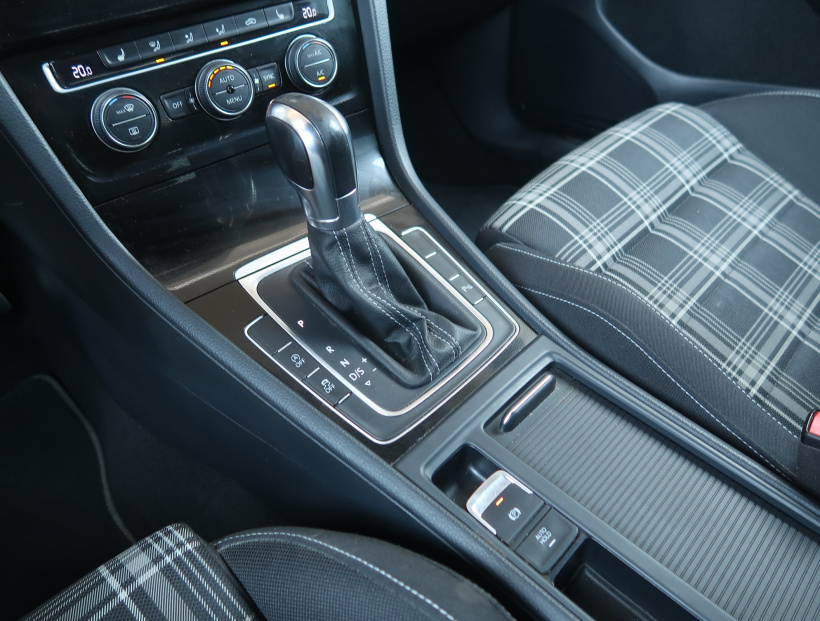 Volkswagen Golf, 2015
