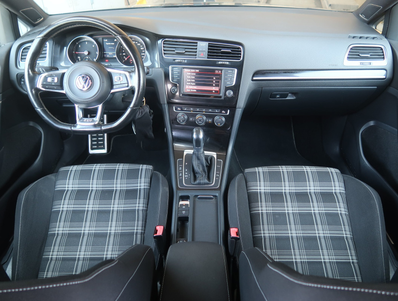 Volkswagen Golf, 2015