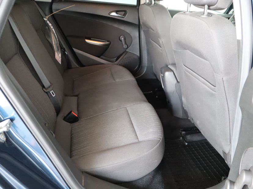 Opel Astra, 2012
