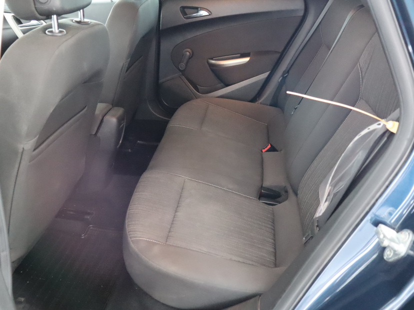 Opel Astra, 2012