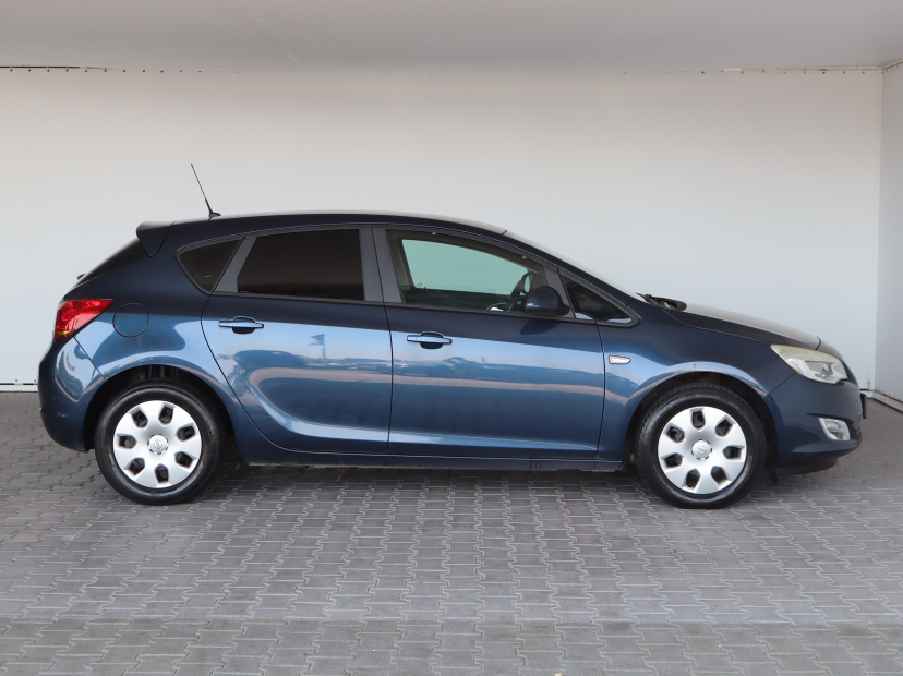 Opel Astra, 2012