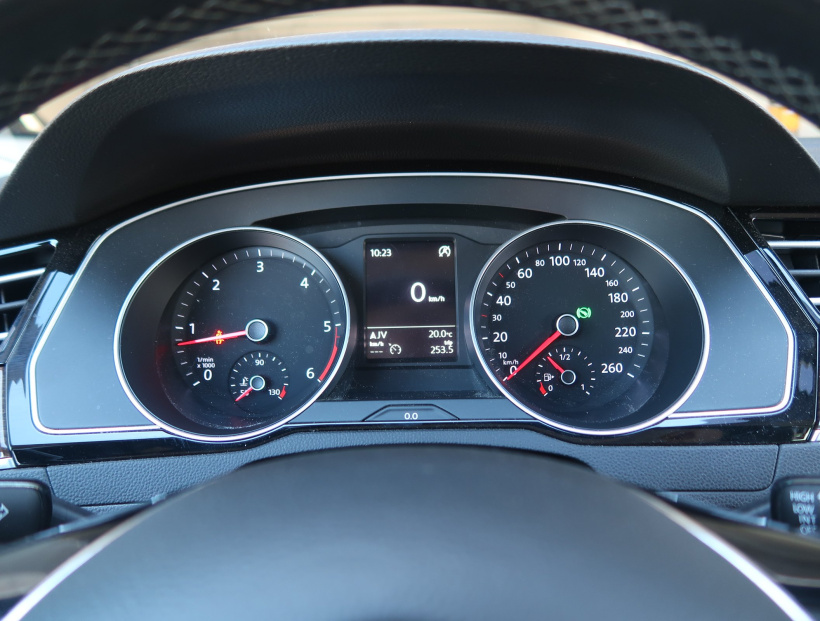 Volkswagen Passat, 2015