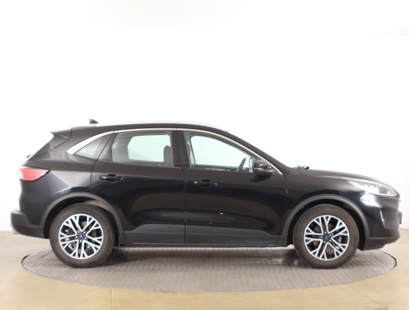 Ford Kuga, 2021