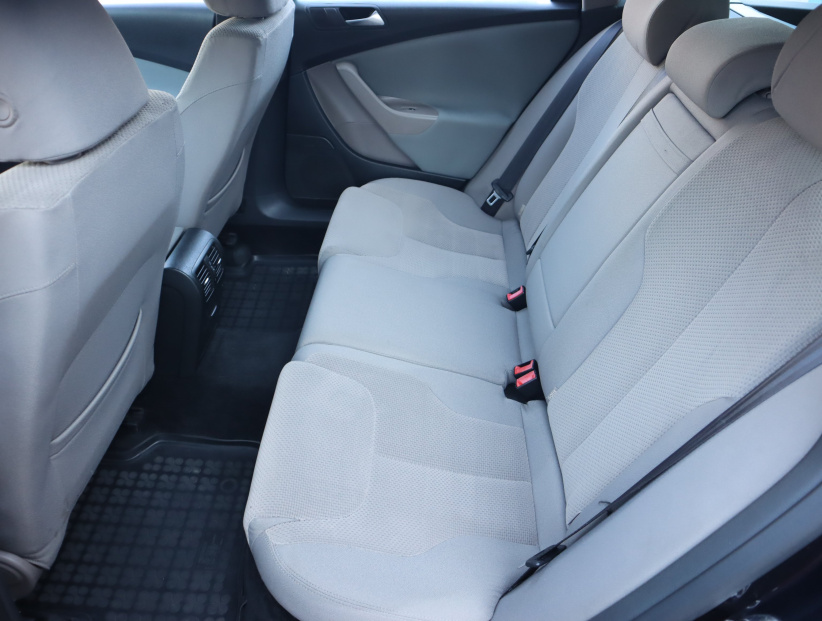 Volkswagen Passat, 2010