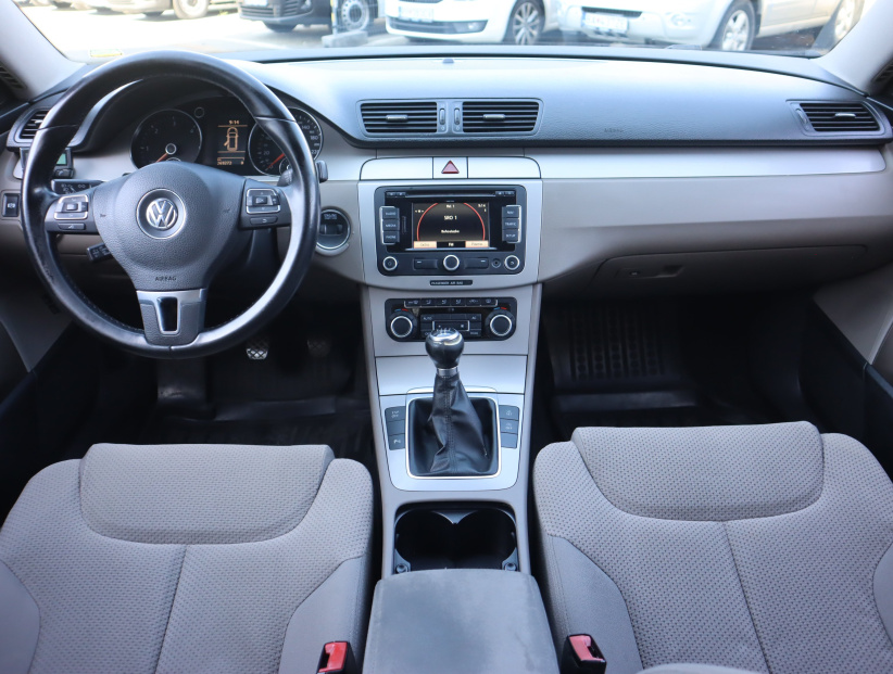 Volkswagen Passat, 2010