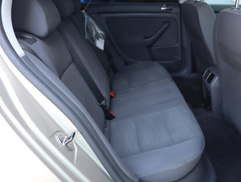 Volkswagen Golf, 2005