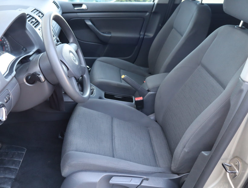 Volkswagen Golf, 2005