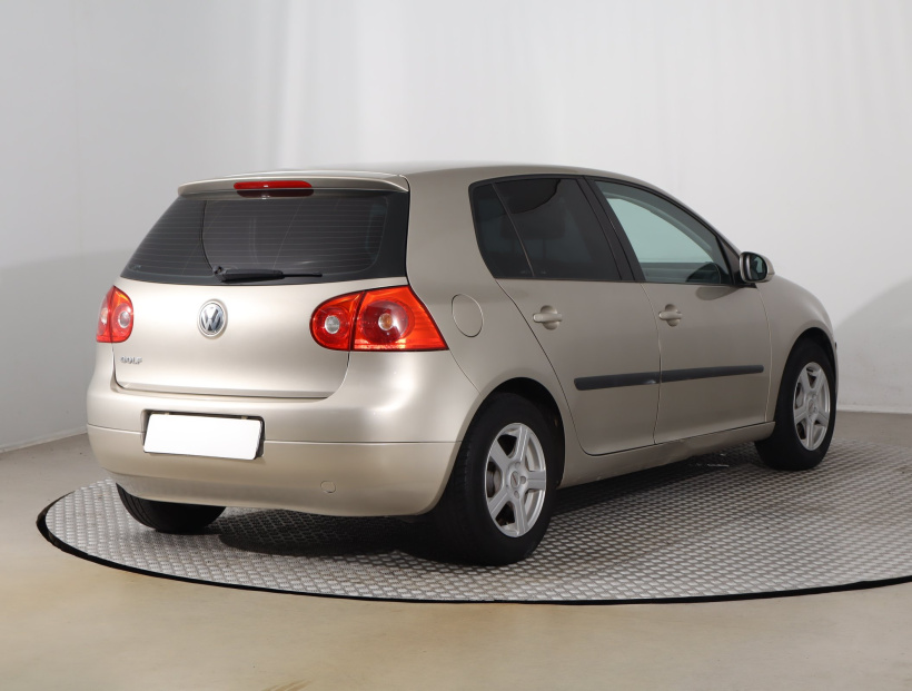 Volkswagen Golf, 2005