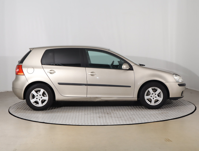 Volkswagen Golf, 2005