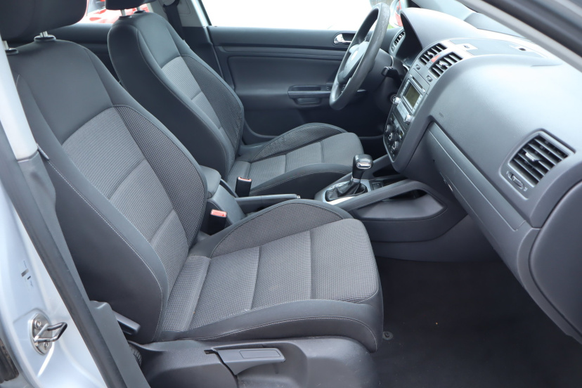 Volkswagen Golf, 2004
