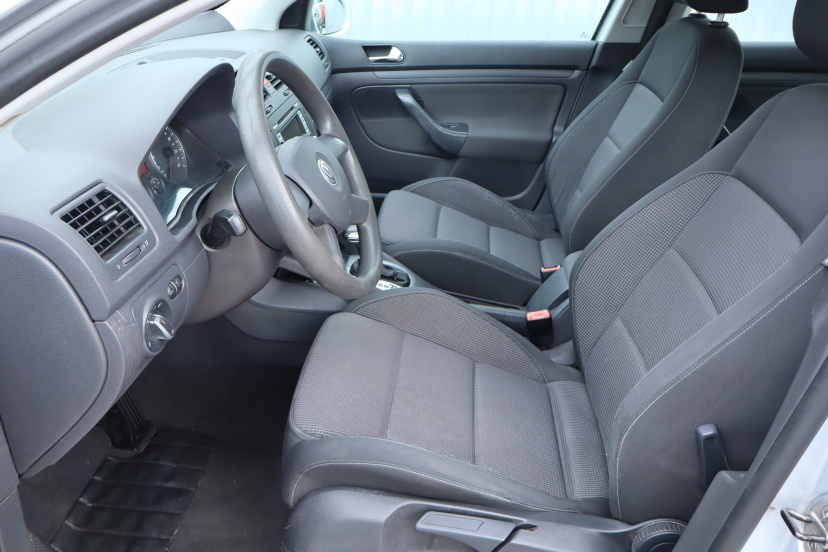 Volkswagen Golf, 2004
