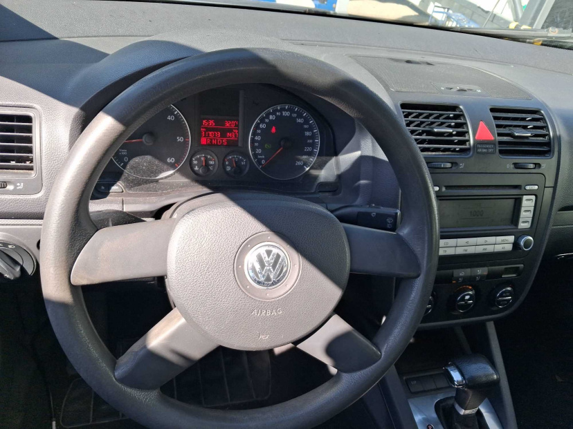 Volkswagen Golf, 2004