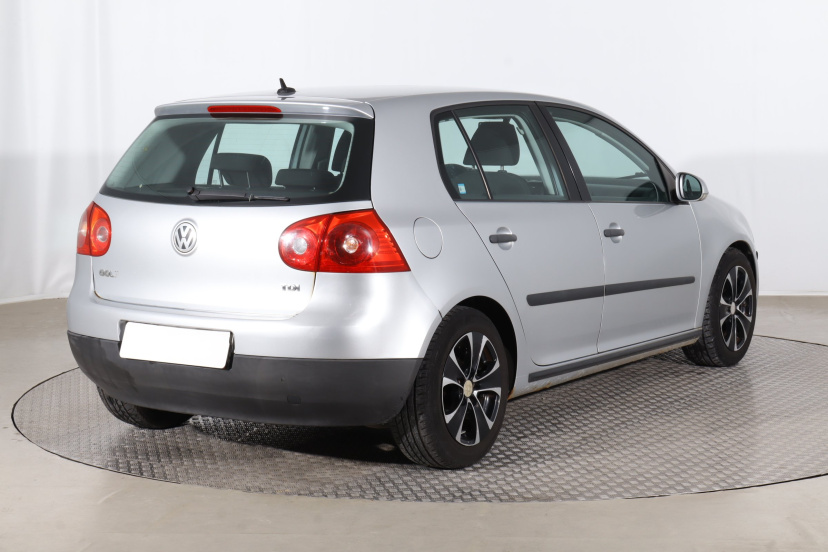 Volkswagen Golf, 2004