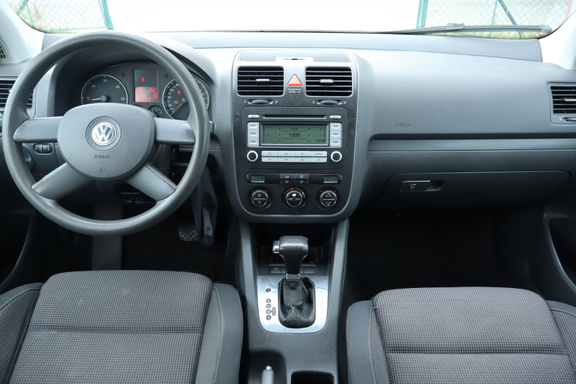 Volkswagen Golf, 2004
