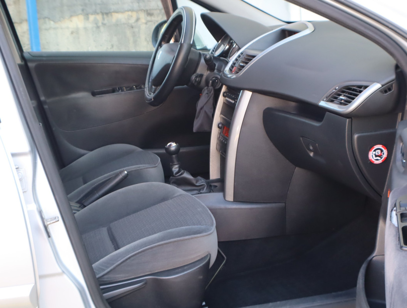 Peugeot 207, 2006