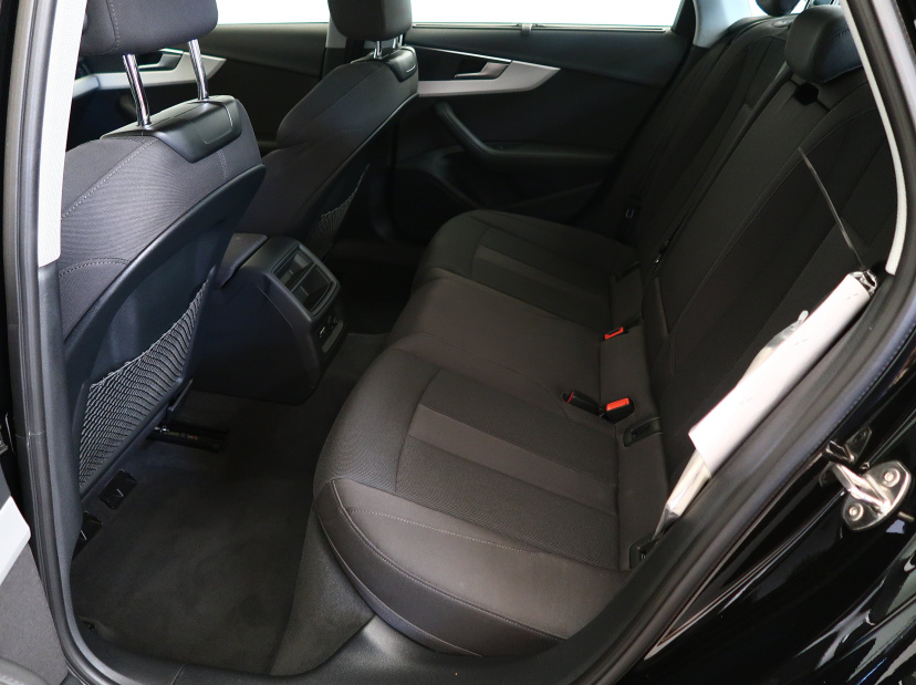 Audi A4, 2021
