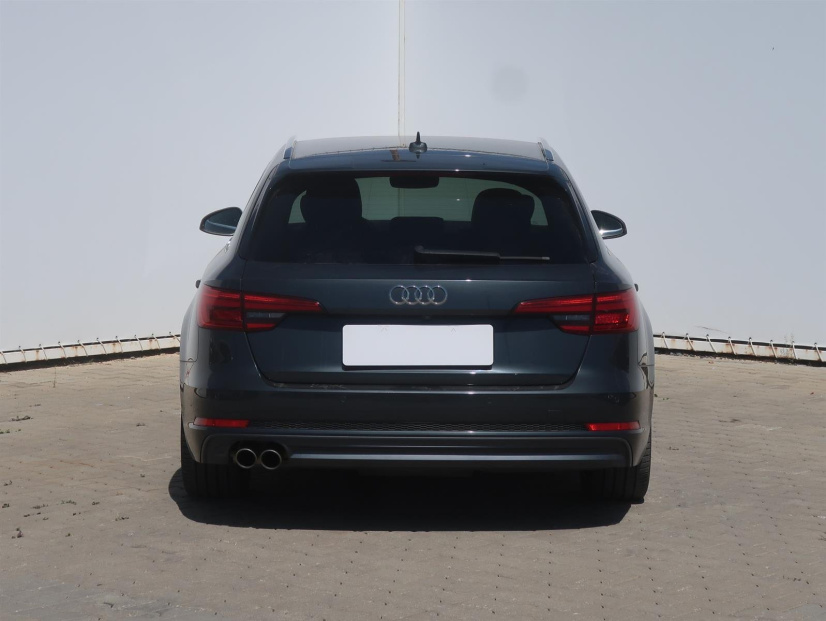 Audi A4, 2016