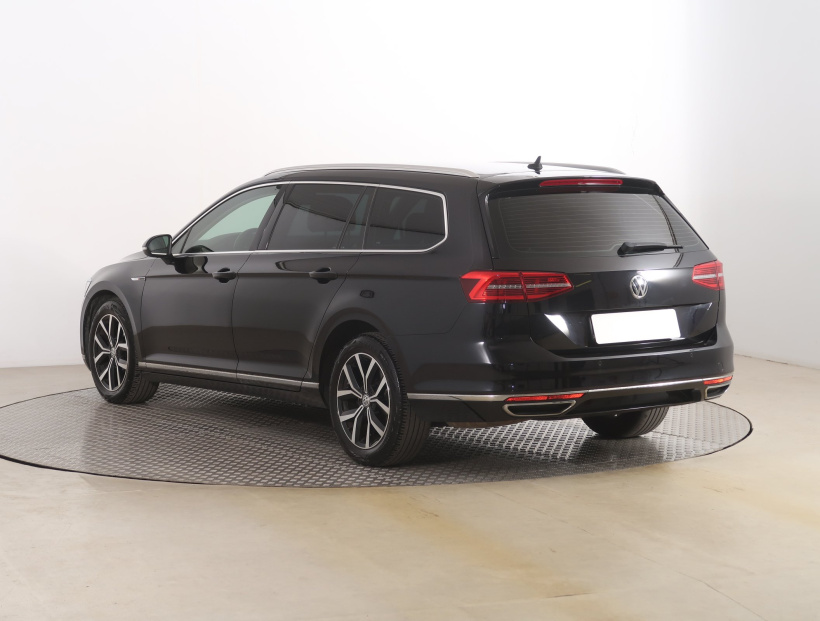 Volkswagen Passat, 2016
