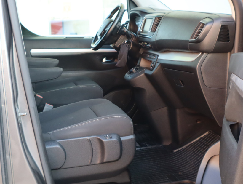 Opel Zafira Life, 2021