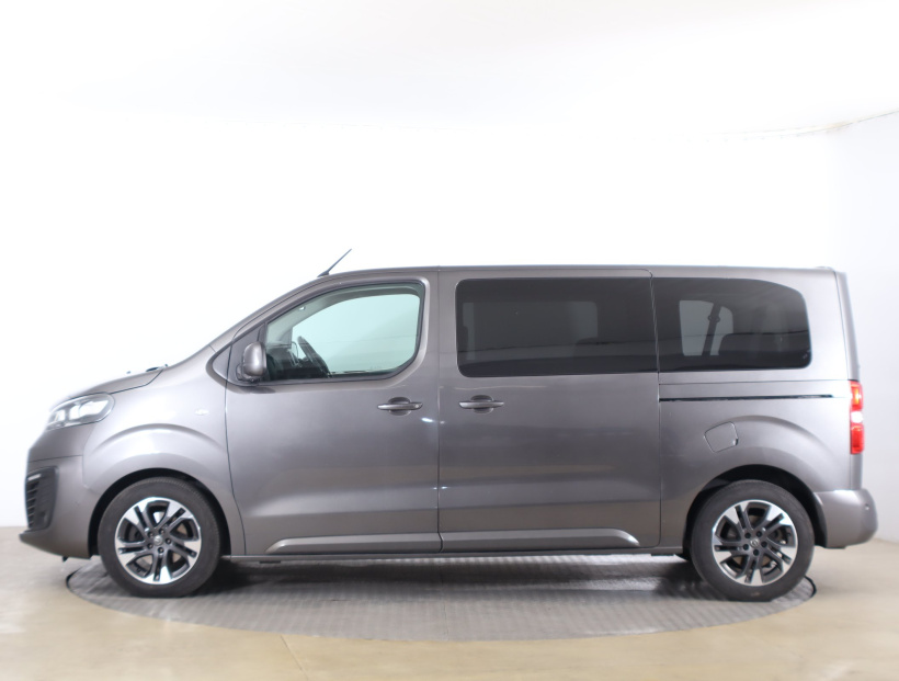 Opel Zafira Life, 2021