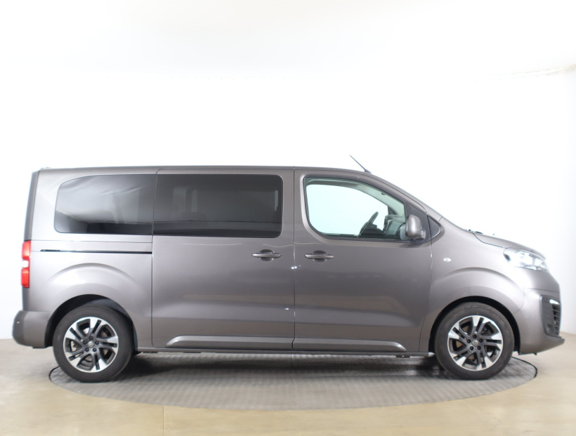 Opel Zafira Life, 2021