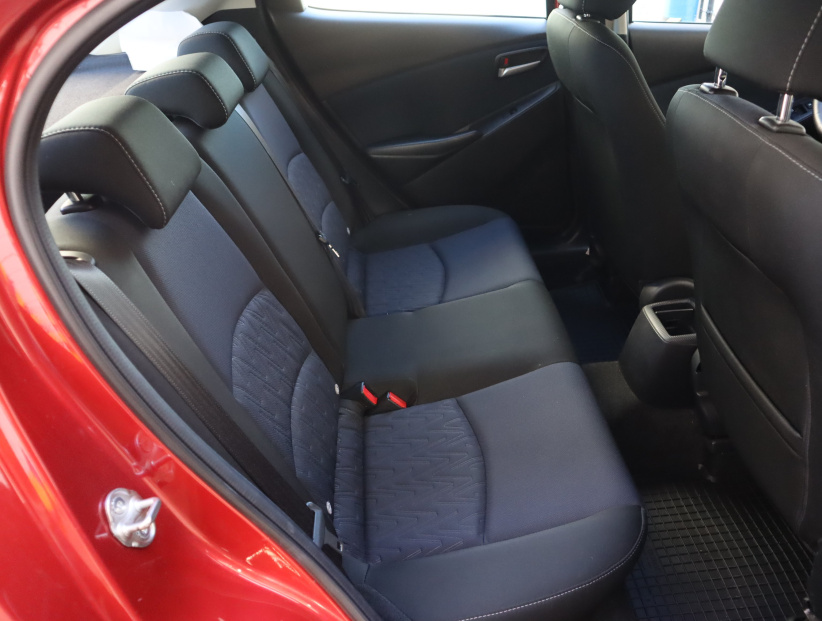 Mazda 2, 2015