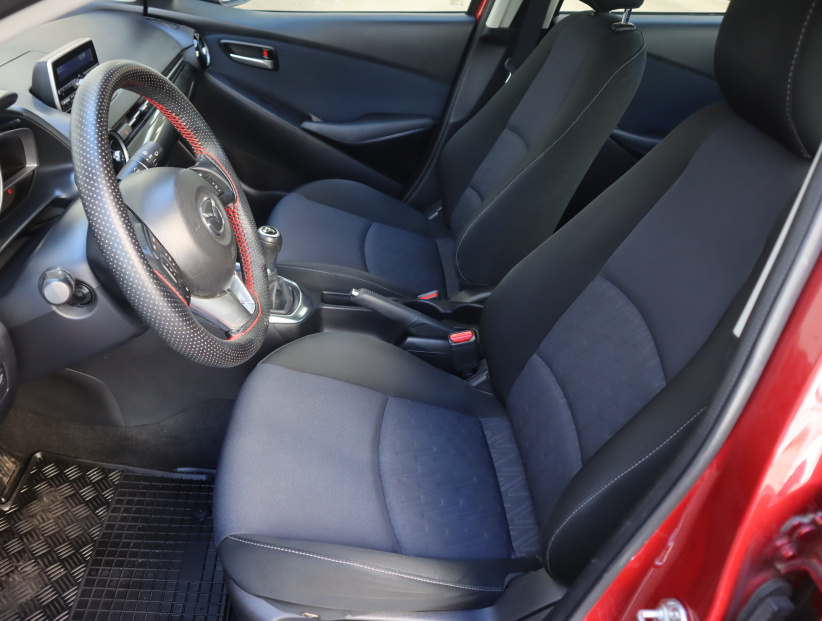 Mazda 2, 2015