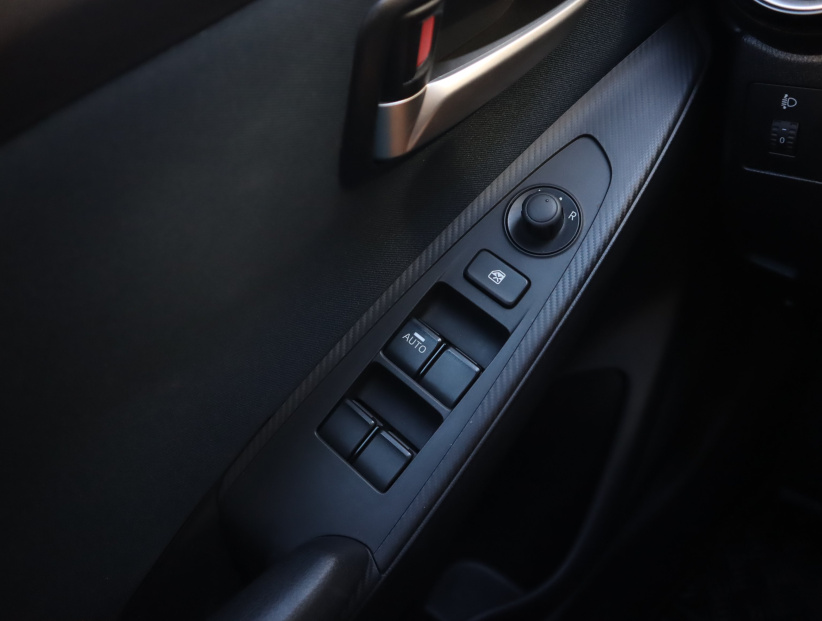 Mazda 2, 2015