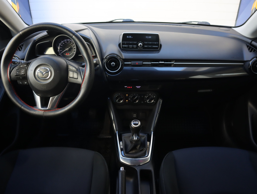 Mazda 2, 2015