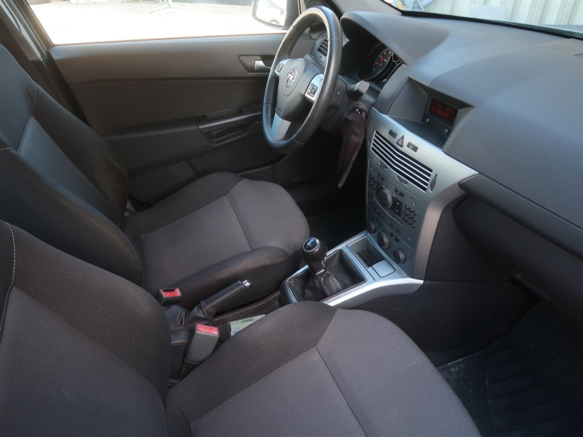 Opel Astra, 2011