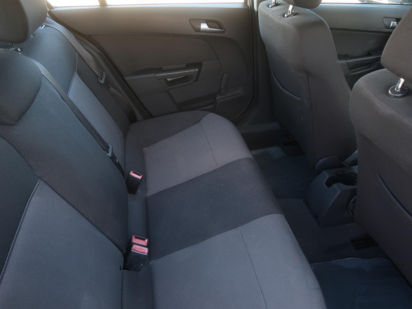 Opel Astra, 2011